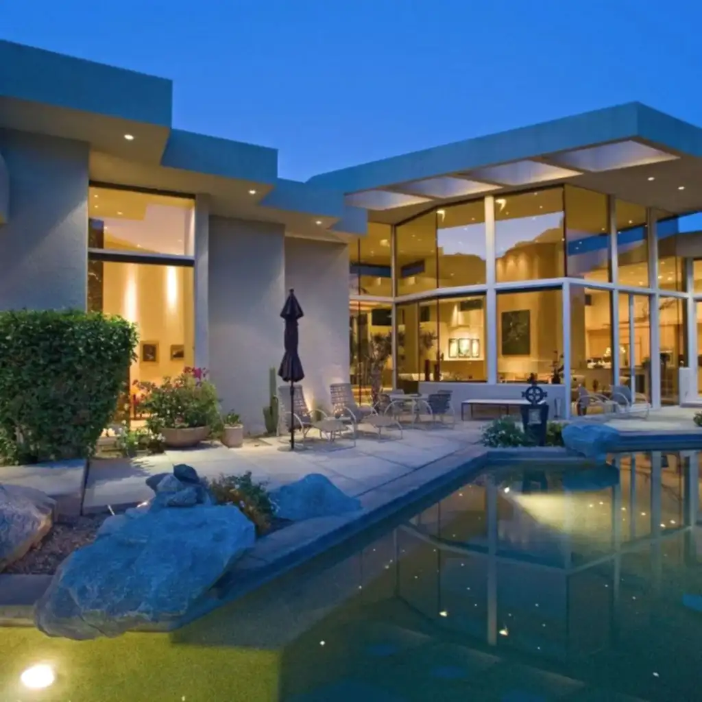 outdoor swimming pool builders